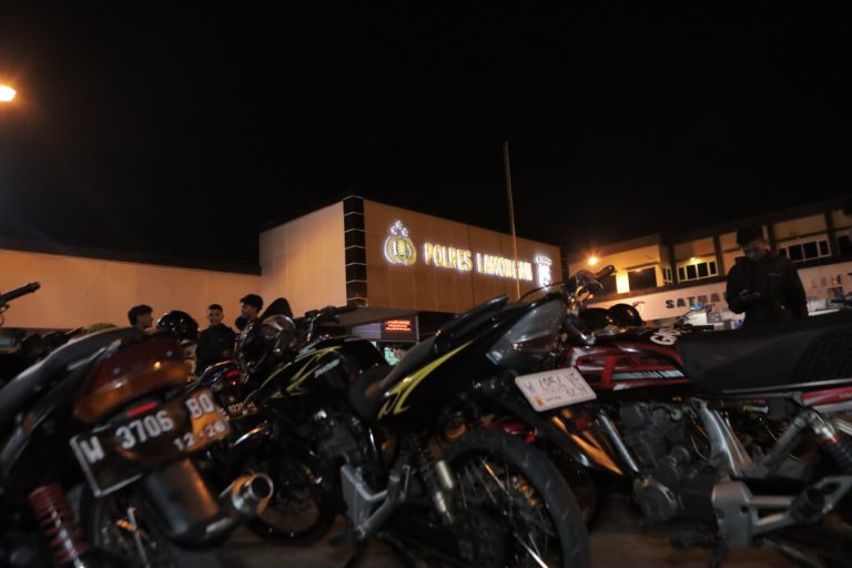 Patroli Skala Besar Polres Lamongan Sasar Knalpot Brong dan 3C, 64 Kendaraan Ditilang