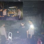 Kapolsek Lamongan Kota, Kompol Mukhamad Fadelan, S.H., M.M., bersama sejumlah anggota membantu padamkan api