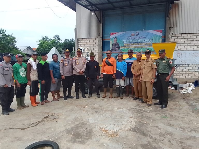 Dukung Swasembada Pangan, Polres Lamongan Salurkan Alat Pipil Jagung Bantuan Mabes Polri ke Petani Solokuro